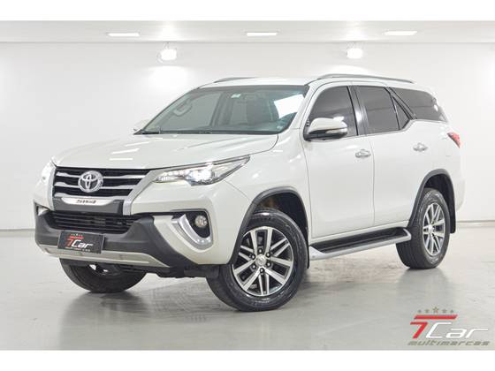 TOYOTA HILUX SW4 2.8 SRX 4X4 7 LUGARES 16V TURBO INTERCOOLER DIESEL 4P AUTOMÁTICO TOYOTA HILUX SW4 2.8 SRX 4X4 7 LUGARES 16V TURBO INTERCOOLER DIESEL 4P AUTOMÁTICO